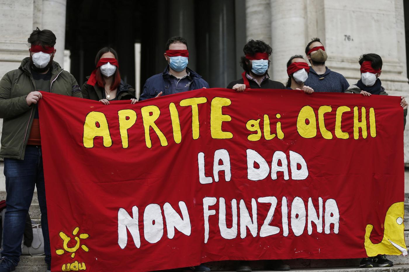 Ecco le novità del dl Covid: scuola, cena e certificato per viaggiare | LA SCHEDA