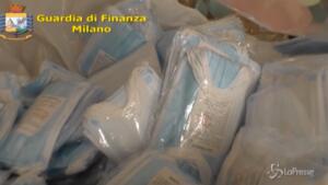 mascherine in un deposito clandestino