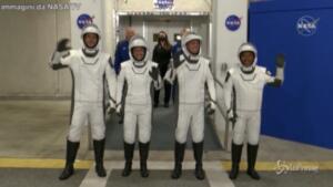 Space X, gli astronauti sulla rampa di lancio pronti per la missione