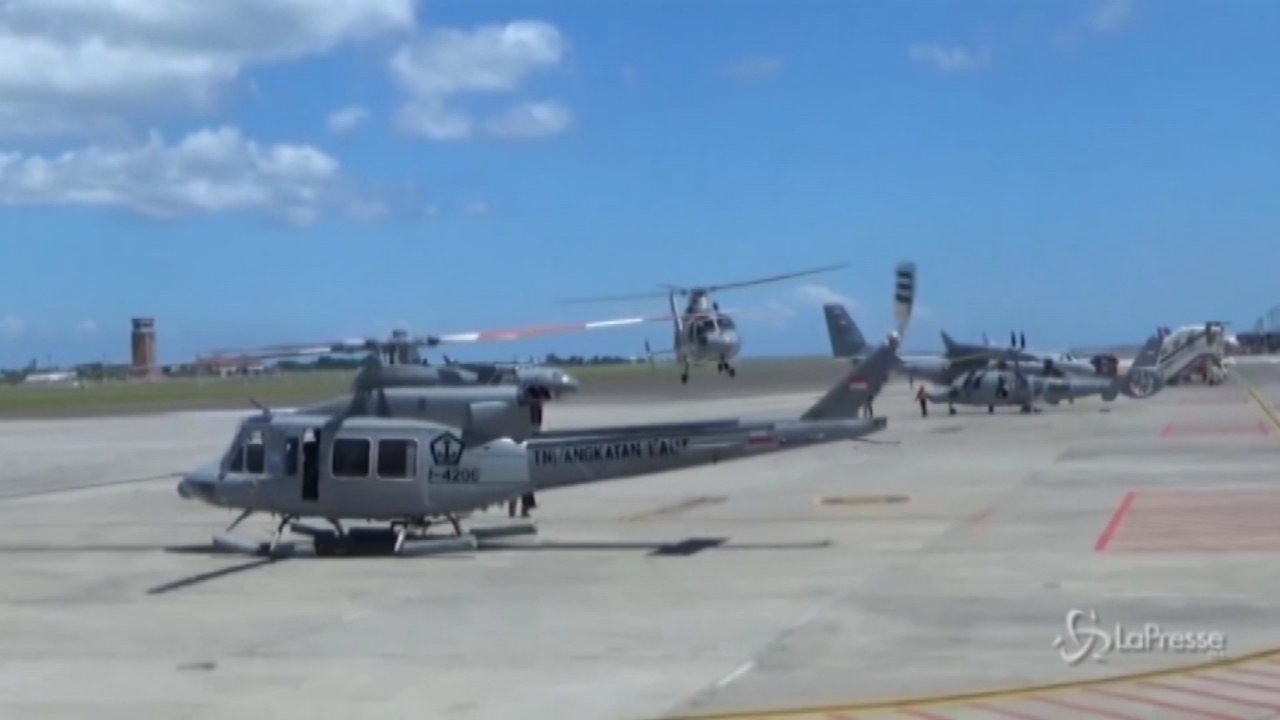 Indonesia, elicotteri e navi militari alla ricerca del sottomarino disperso Indonesia, elicotteri e navi militari alla ricerca del sottomarino disperso