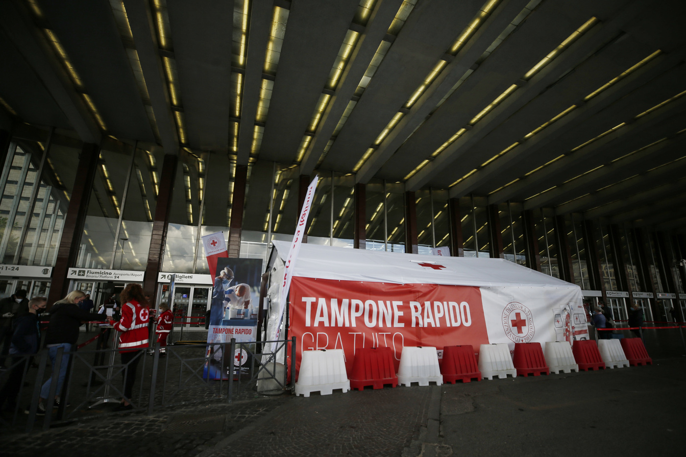 L’indice Rt scende a 0,81: solo la Sardegna in rosso. Dl Covid in Gazzetta ufficiale L’indice Rt scende a 0,81: solo la Sardegna in rosso. Dl Covid in Gazzetta ufficiale