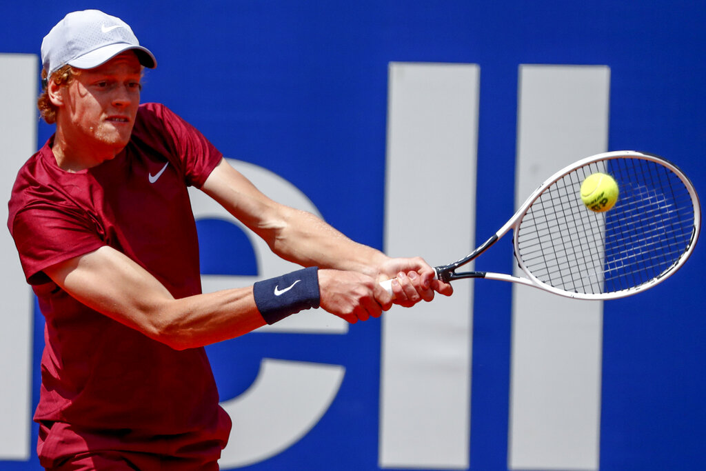 Sinner sconfitto da Tsitsipas in semifinale a Barcellona Sinner sconfitto da Tsitsipas in semifinale a Barcellona