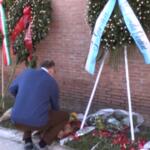 25 aprile, Enrico Letta a porta un fiore a Porta San Paolo a Roma