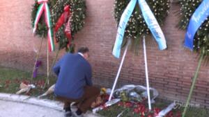 Enrico Letta a porta un fiore a Porta San Paolo a Roma