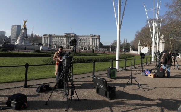 Londra, shock dopo l'intervista di Harry e Meghan: pioggia di critiche