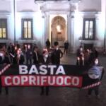 Roma, manifestazione di Fratelli d’Italia contro il coprifuoco davanti a Palazzo Chigi