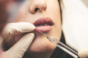Covid, vaccini e chirurgia estetica: l'esperto illustra le linee guida