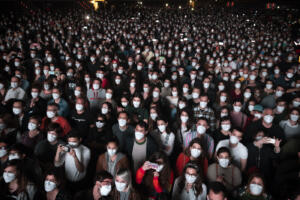 Coronavirus Spagna, 5000 ragazzi sottoposti a tampone per concerto covid-free a Barcellona