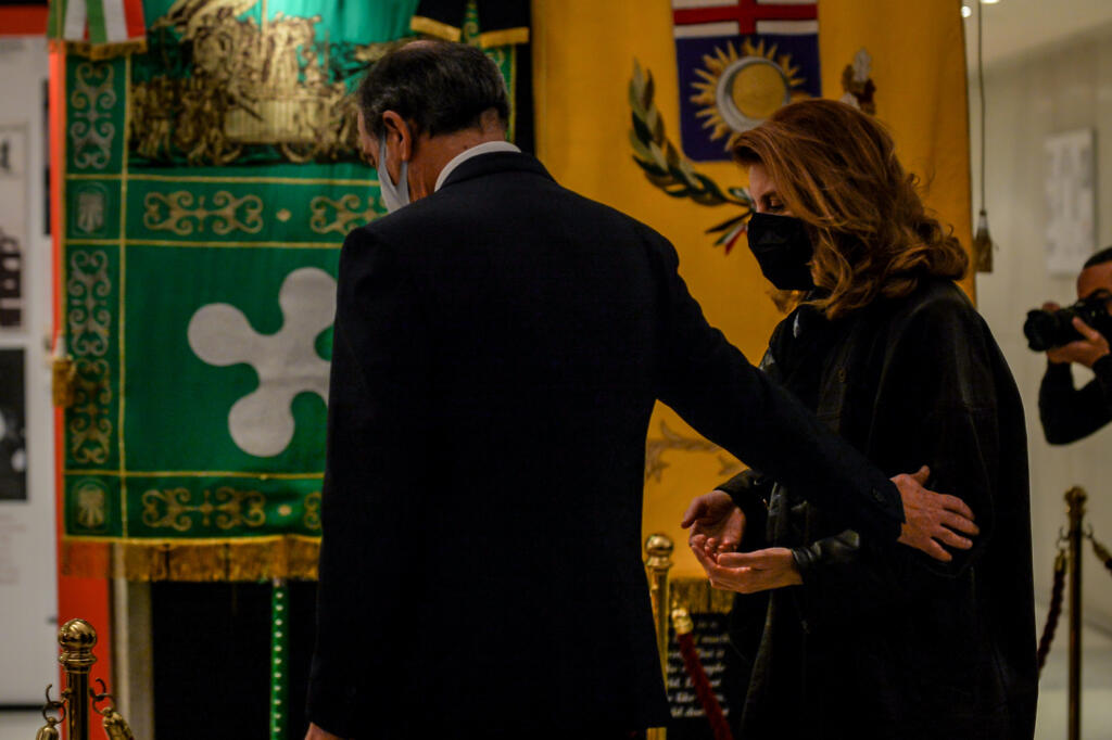 Galleria foto 'Addio a Milva, la camera ardente a Milano presso il Piccolo Teatro Strehler | LE IMMAGINI' - foto 12