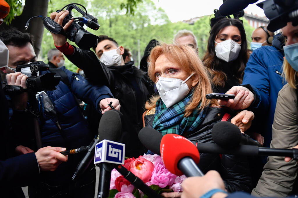Galleria foto 'Addio a Milva, la camera ardente a Milano presso il Piccolo Teatro Strehler | LE IMMAGINI' - foto 2