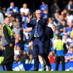 Claudio Ranieri riceve gli applausi dopo il fischio finale della partita della Barclays