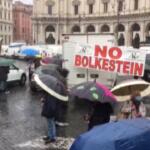 Roma, gli ambulanti protestano in Piazza della Repubblica: “Sindaca Raggi viola la legge”
