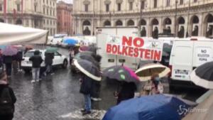 Ambulanti protestano in Piazza della Repubblica