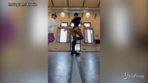 Elodie, balletto sexy