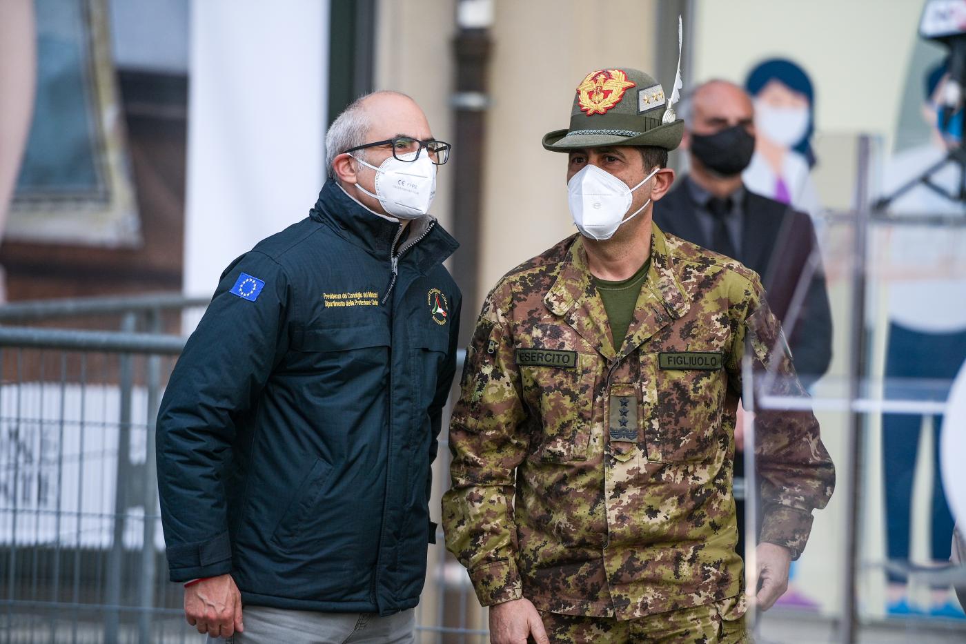 Vaccini, Figliuolo: Vicini a target 500mila, entro luglio due dosi a 60% italiani Vaccini, Figliuolo: Vicini a target 500mila, entro luglio due dosi a 60% italiani