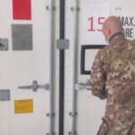 Vaccini: in arrivo 2,5 milioni di dosi, l’esercito al lavoro a Pratica di Mare