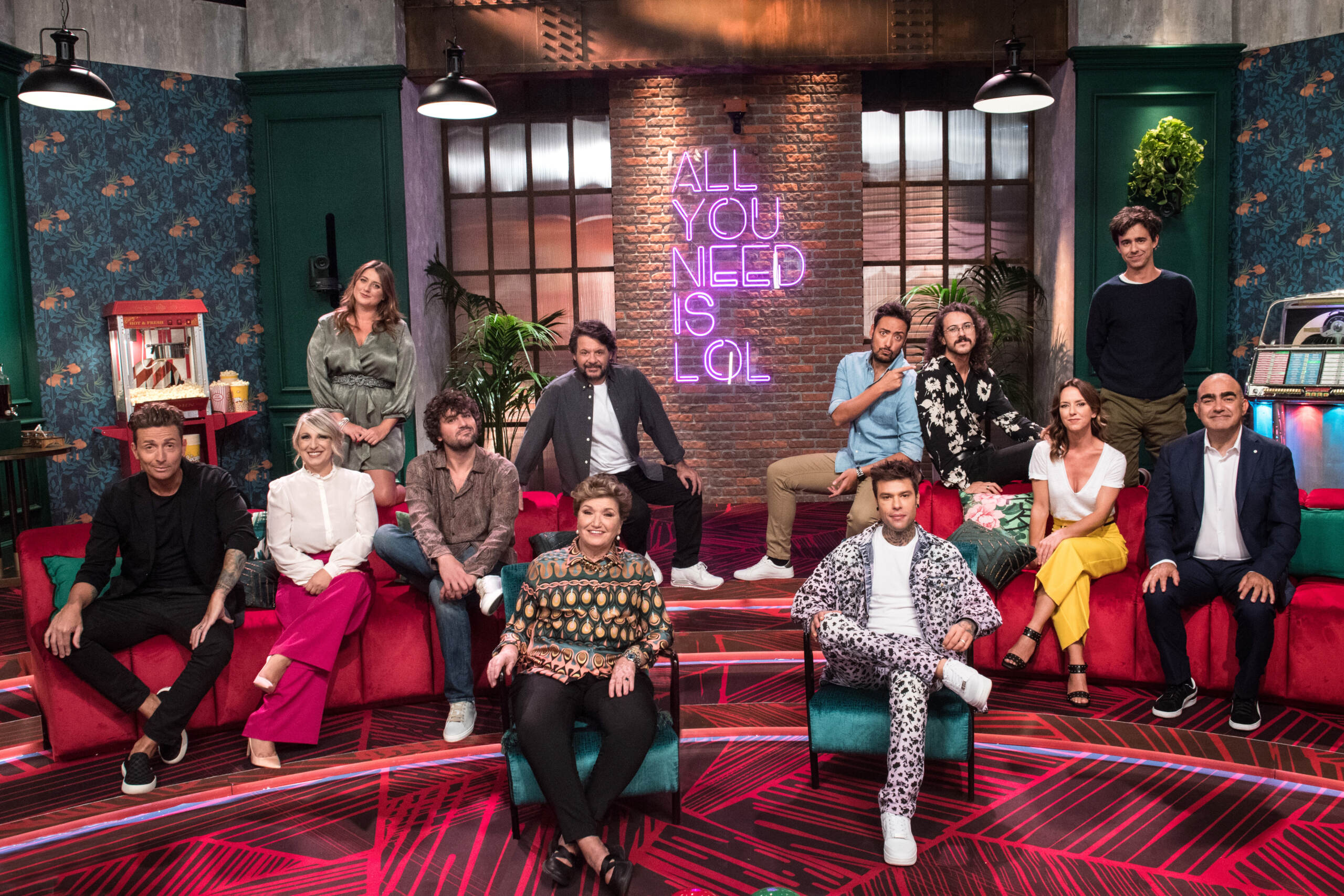 Amazon Prime Video annuncia la seconda stagione di LOL Chi ride è fuori – GALLERY