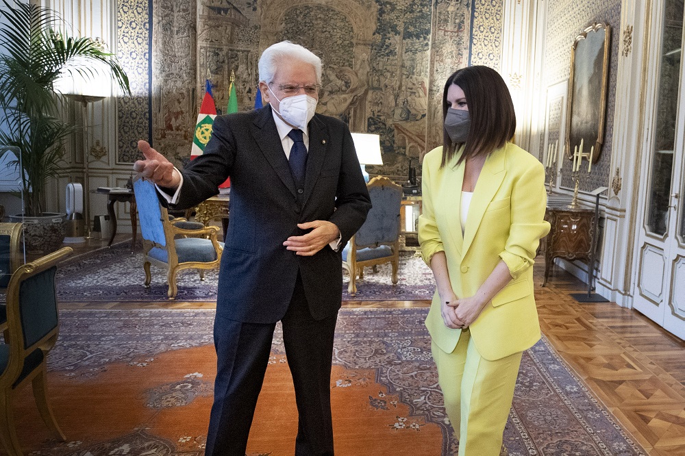 Mattarella riceve Laura Pausini: Notte degli Oscar un’emozione straordinaria Mattarella riceve Laura Pausini: Notte degli Oscar un’emozione straordinaria