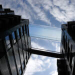 Piscina di Londra sospesa. Skypool