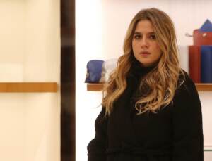 Cristina Marino a passeggio con sua mamma per le vie di Milano