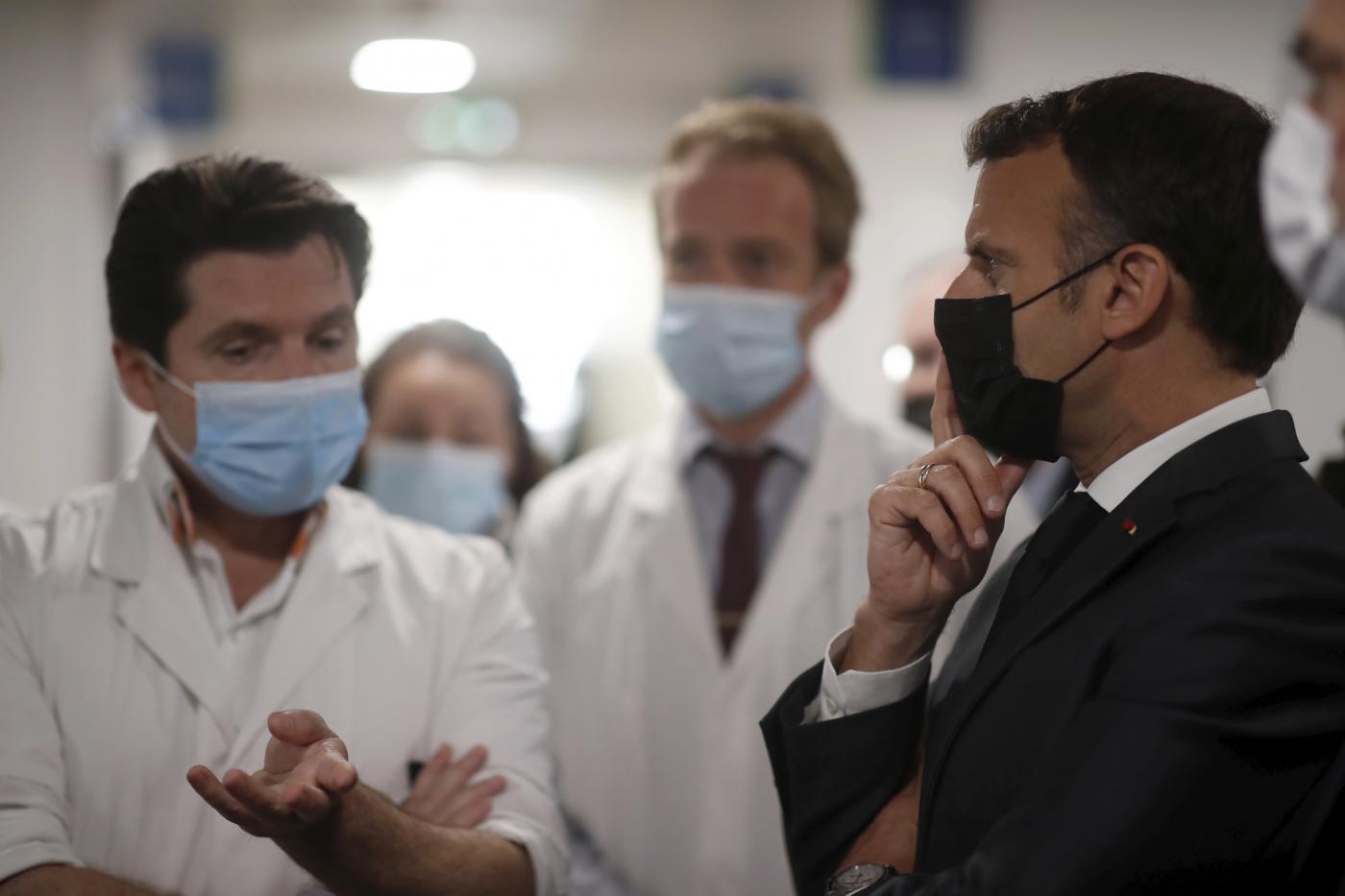 La Francia riapre da metà maggio. In India nuovo record di contagi