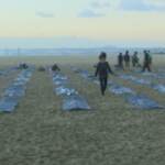 Covid, 400 sacche per cadaveri sulla spiaggia di Copacabana in ricordo delle vittime