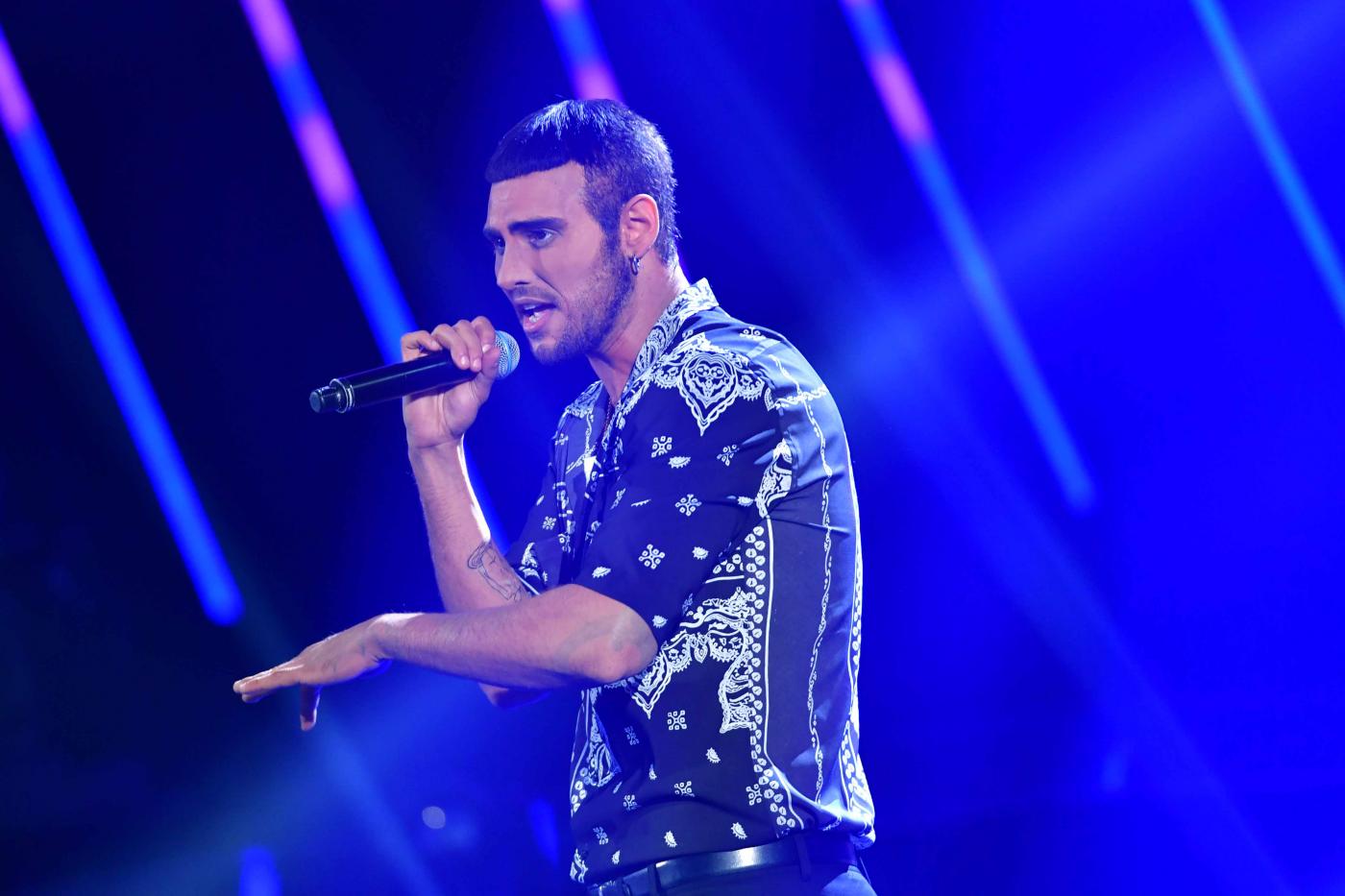 Mahmood rinvia il tour e si sfoga: “Lo stato ci ignora”