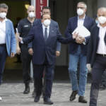 Berlusconi lascia ospedale San Raffele dopo 3 settimane di ricovero