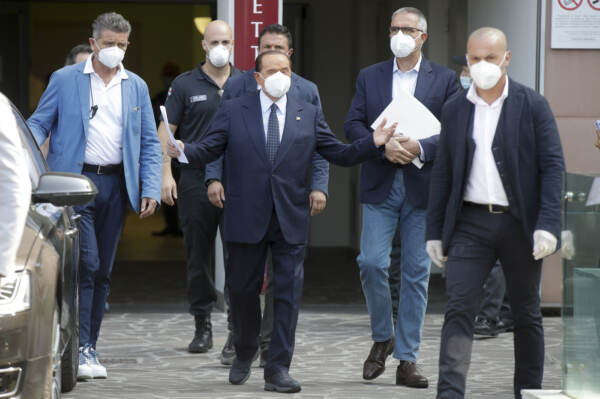 Coronavirus, Berlusconi dimesso dall'ospedale San raffaele