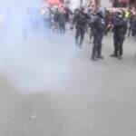 1° maggio, lavoratori e studenti manifestano a Parigi: scontri con la polizia