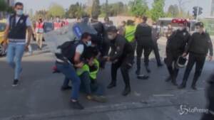 scontri tra manifestanti e polizia a Istanbul