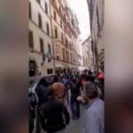 Roma, Cobas occupano il Nazareno: “Il posto di lavoro non si tocca, lo difenderemo con la lotta”