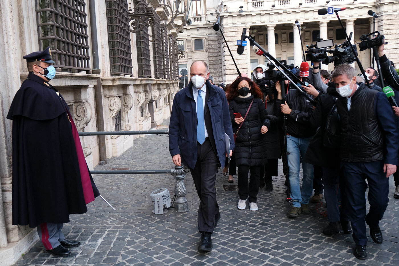 Incontro Draghi-Letta, il leader Pd: “Insoddisfazione per il metodo Salvini” Incontro Draghi-Letta, il leader Pd: “Insoddisfazione per il metodo Salvini”