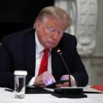 Donald Trump cacciato definitivamente da Facebook