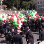 Alitalia festeggia 75 anni dalla fondazione: i lavoratori in piazza a Roma