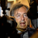 Burioni contro il green pass: Il tampone è un pericolosissimo controsenso, dovrebbero muoversi solo guariti e vaccinati