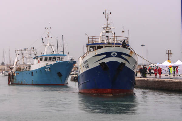 Libia, Marina Militare: Spari contro pescherecci italiani, un ferito