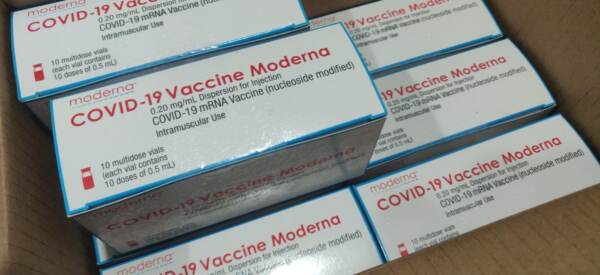 Vaccini, oggi in arrivo circa 2,5 milioni di dosi in Italia