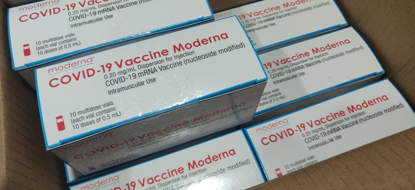 Vaccini, Moderna: studio mostra che richiamo è efficace contro variante Brasile e Sudafrica Vaccini, Moderna: studio mostra che richiamo è efficace contro variante Brasile e Sudafrica
