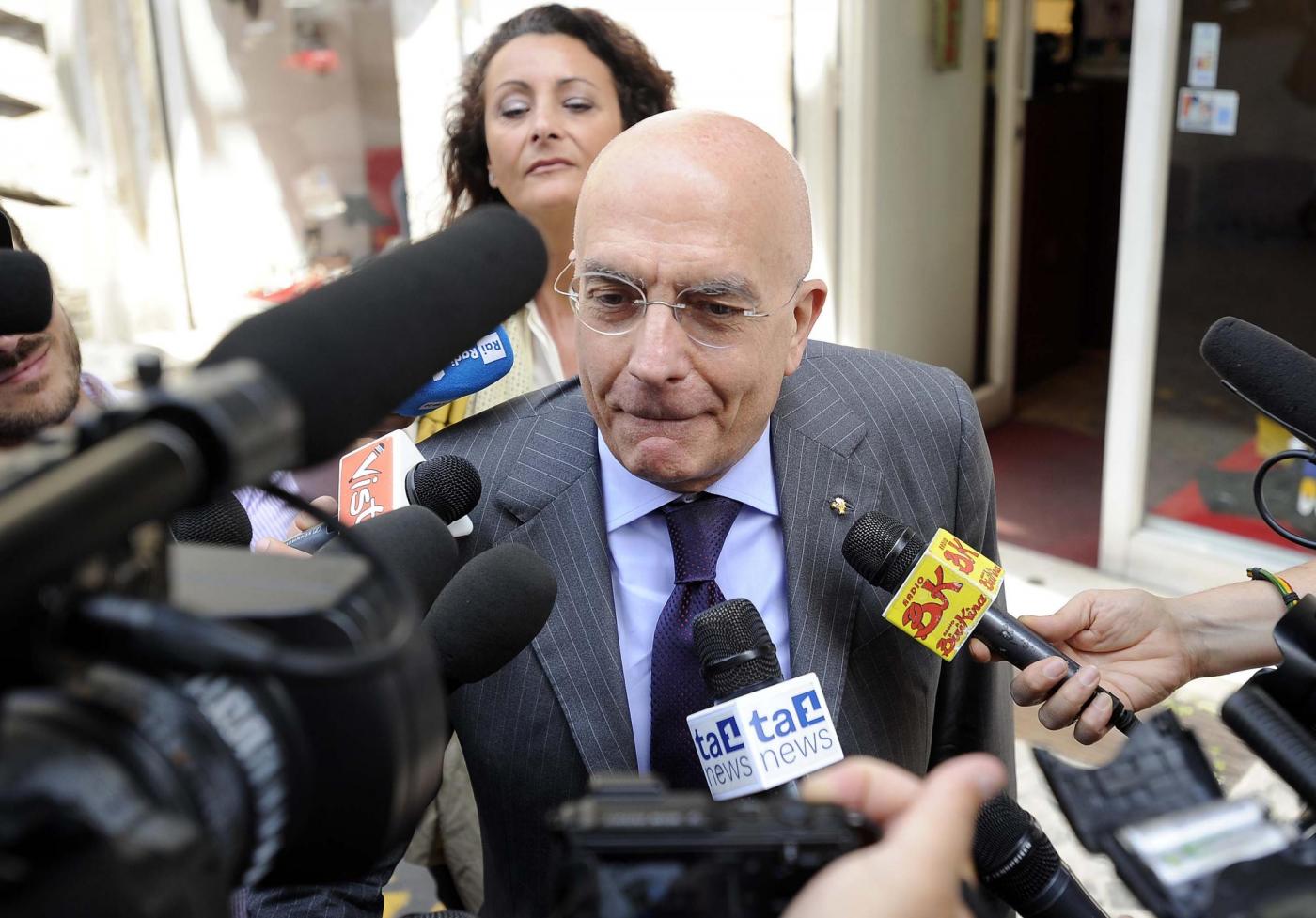 Milano, Albertini rinuncia alla corsa a sindaco: Resto in famiglia, ma avrei voluto Sala come vice