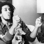 Bob Marley felice nella sua casa a Los Angeles.