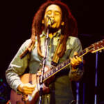 Bob Marley durante un concerto.
