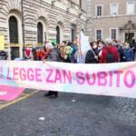 Omofobia, da centrodestra testo alternativo ma blocco ‘giallorosso’ regge: passa ddl Zan