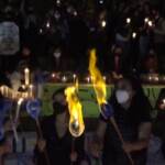 Bogotà, veglia nel nono giorno di proteste contro la brutalità della polizia colombiana