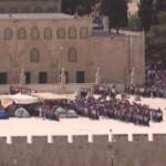 Gerusalemme, la preghiera sulla Spianata delle moschee nell’ultimo venerdì di Ramadan