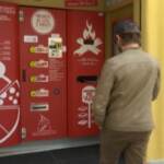 A Roma debutta il distributore di pizza appena sfornata, “Tentativo simpatico”