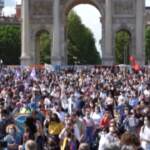 Manifestazione Sentinelli, in migliaia a Milano per sostenere il ddl Zan contro l’omofobia