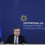 Vaccini, Draghi: “Brevetti tema complesso, Usa esportino”. La Ue compra 1,8 mld di dosi Pfizer