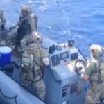 La marina americana sequestra arsenale nascosto in una barca nel Mar Arabico