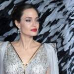 Angelina Jolie sul set e fuori con i 6 figli